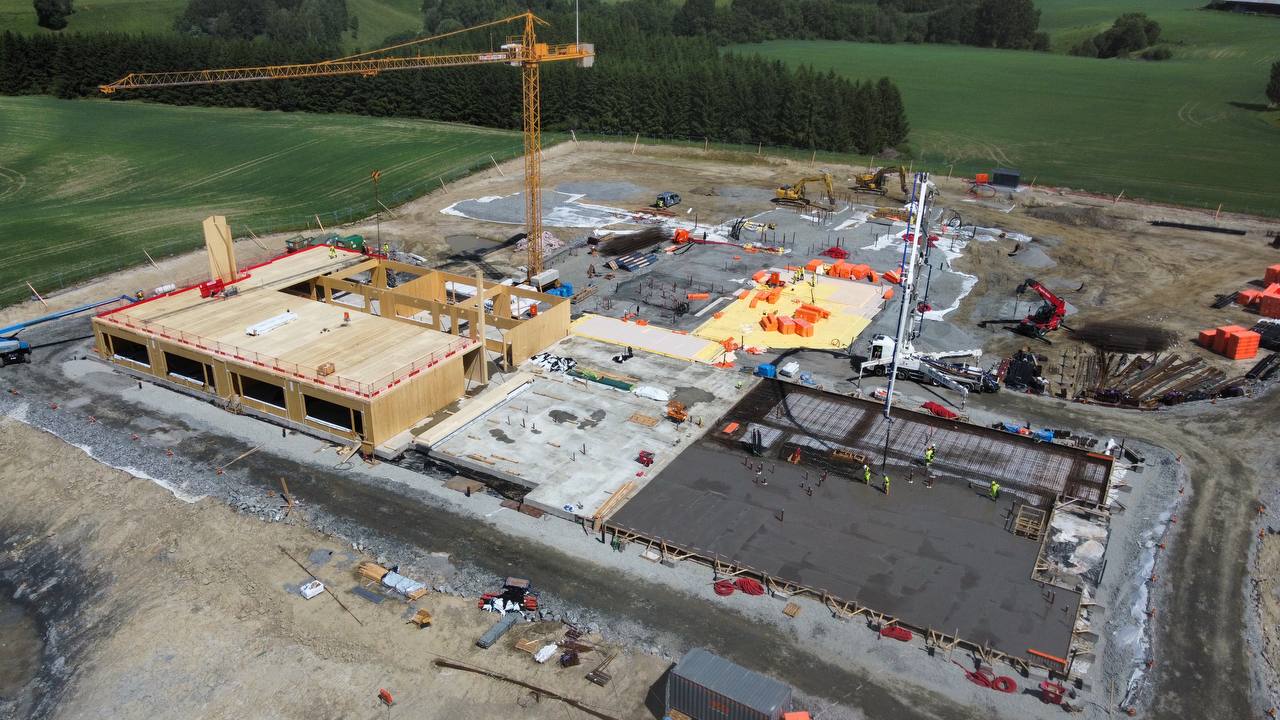 Råbygget reiser seg!